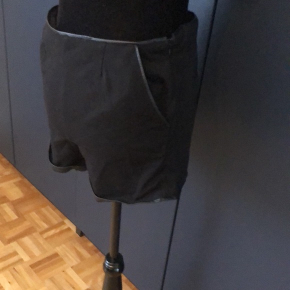 MATERIAL GIRL black dress shorts size 9 - Picture 7 of 10